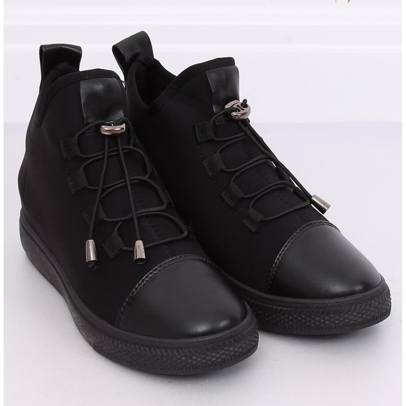 Nero XY-35 Sneakers nere isolate in neoprene 1