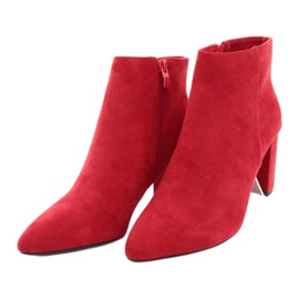 Stivali sul palo di Sergio Leone 548 rosso 3