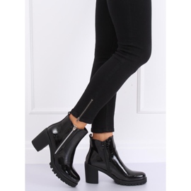 Stivaletti Chelsea laccati neri DA37P Nero 1