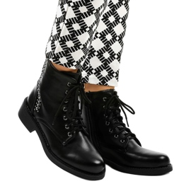 Stivali da donna piatti neri con borchie BM163 nero 1