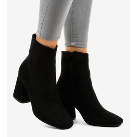 Stivaletti in camoscio nero sul post 3486 2