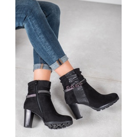 Super Mode Stivali su un palo nero 1