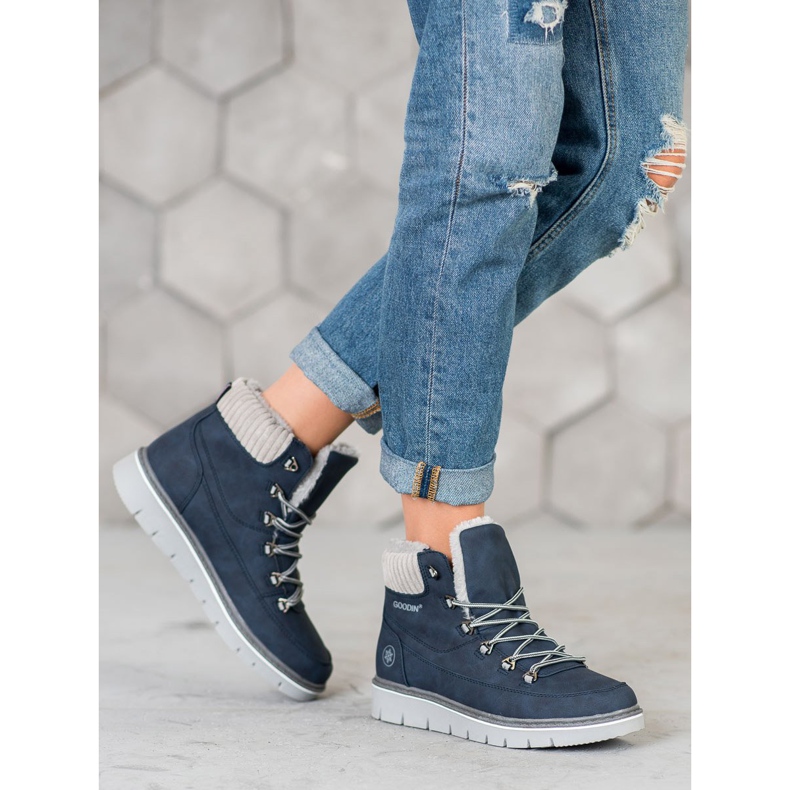 Goodin Trapper sulla piattaforma blu 2