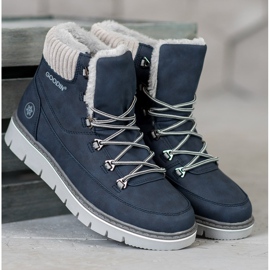 Goodin Trapper sulla piattaforma blu 1