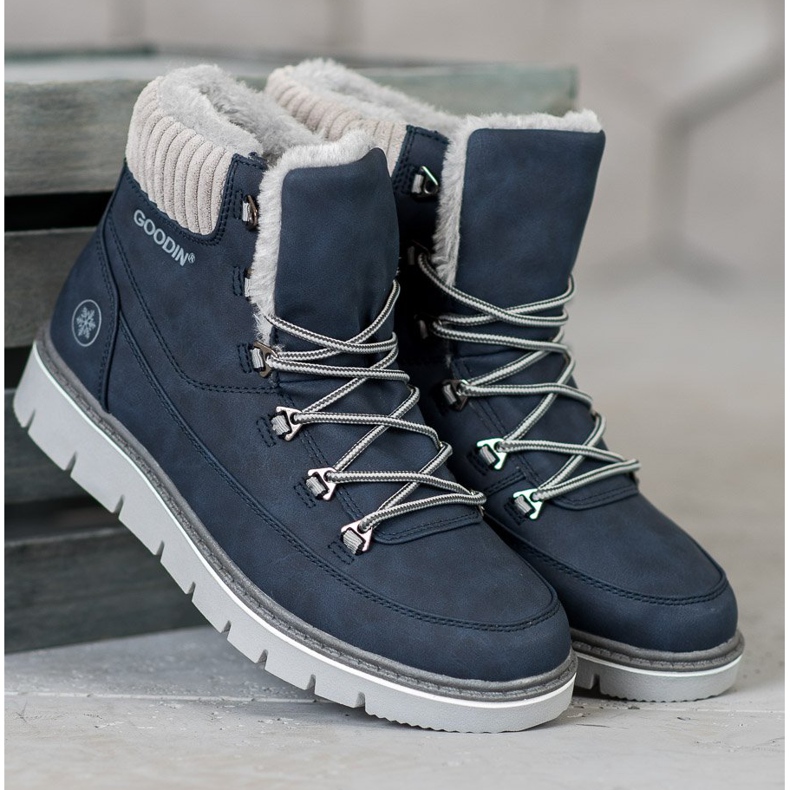 Goodin Trapper sulla piattaforma blu 1