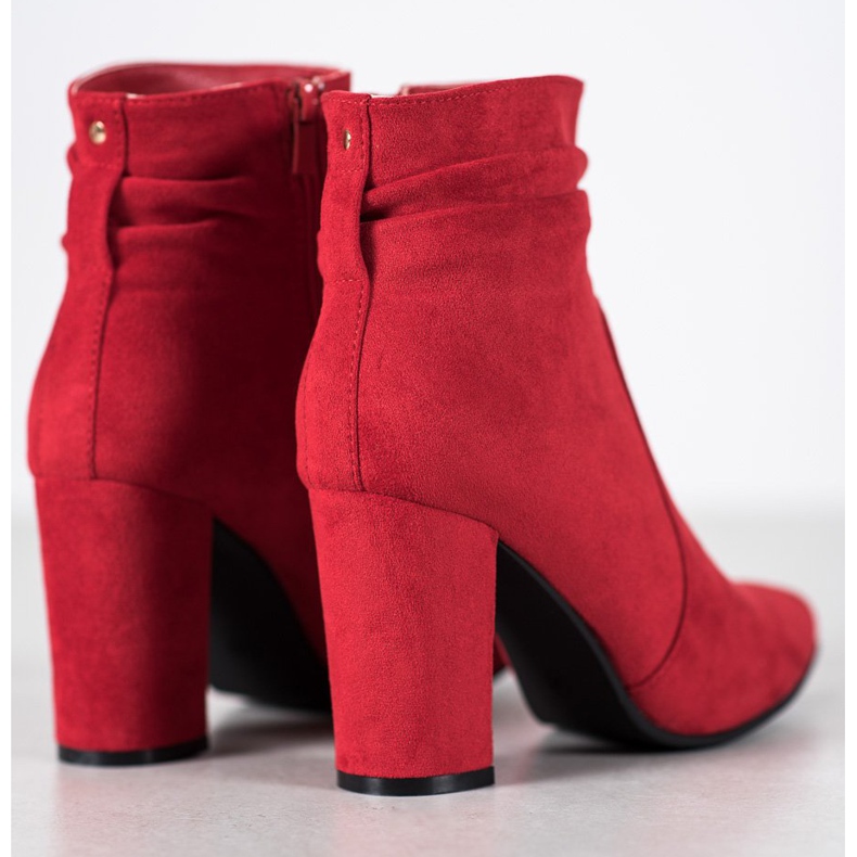 Ideal Shoes Stivaletti in pelle scamosciata su un bar rosso 2