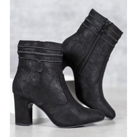Kylie Stivali con tacco alto in camoscio nero 1