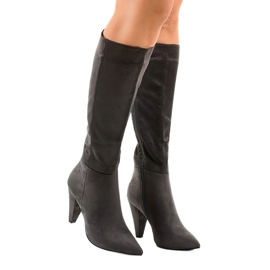 Stivali da donna in camoscio grigio sul post 8677 1