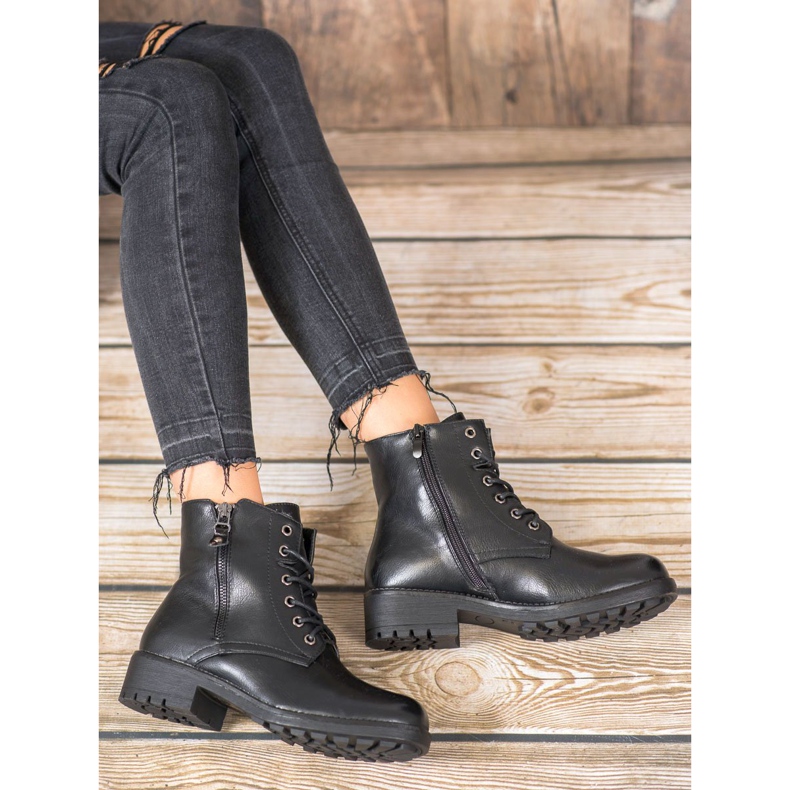 J. Star Trapper classici realizzati in ecopelle nero 1