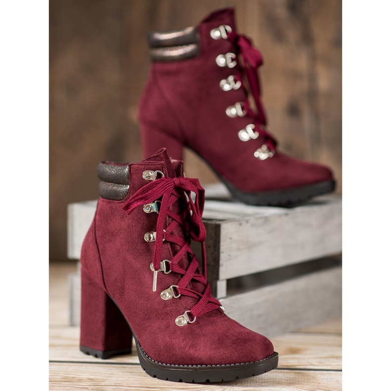 Sweet Shoes Stivaletti stringati su un palo rosso 1