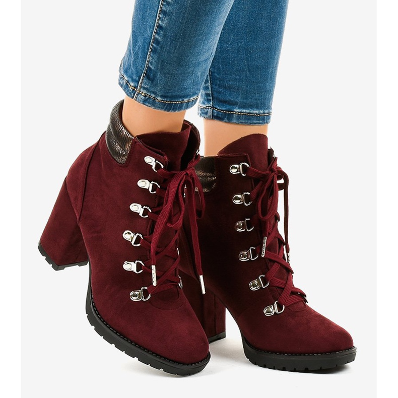 Stivaletti trapper scamosciati bordeaux sul post 8992 rosso 2