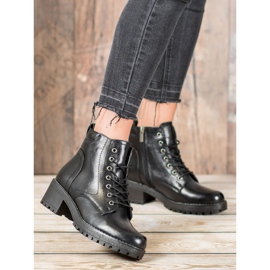 Filippo Trapper sulla piattaforma nero 1