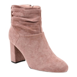 Eleganti stivaletti rosa sul post 884 1