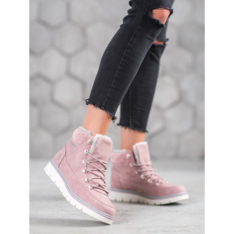 Goodin Trapper sulla piattaforma rosa 1