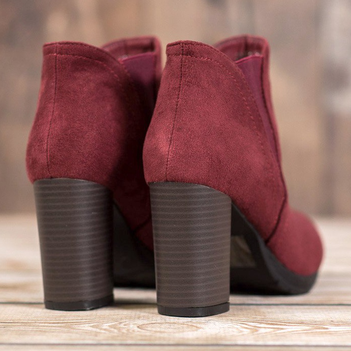 SHELOVET Stivali slip-on su un palo rosso 2