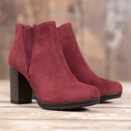 SHELOVET Stivali slip-on su un palo rosso 1