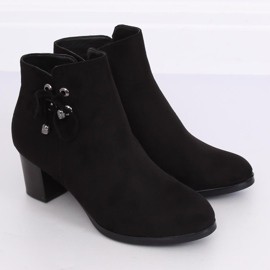 Stivali su un comodo tacco nero CK55 Black 2