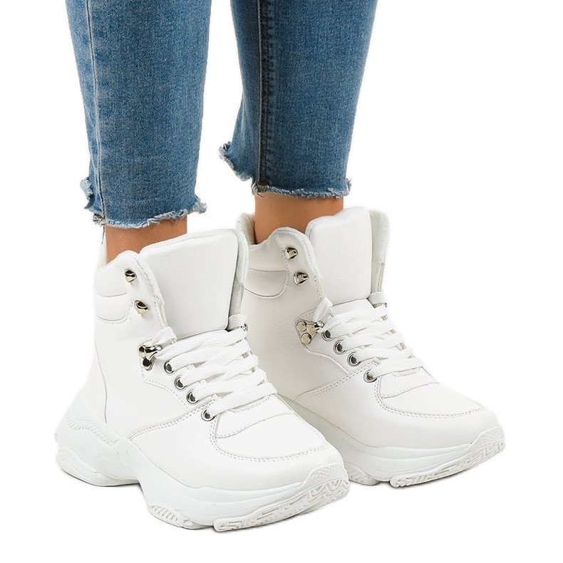 Sneakers bianche da donna isolate C-3132 bianco 1