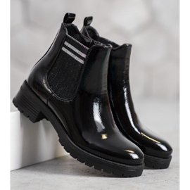 SHELOVET Stivaletti sportivi sulla piattaforma nero 2