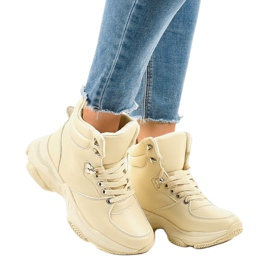 Sneakers da donna isolate beige C-3132 1