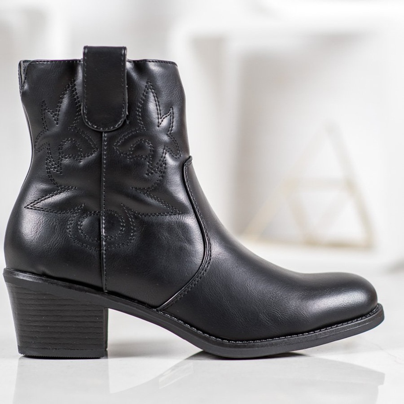 Nio Nio Cowgirl nere con un motivo nero 2