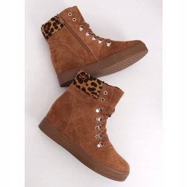 Stivali su un cammello con zeppa nascosta RQ216 Camel marrone 1