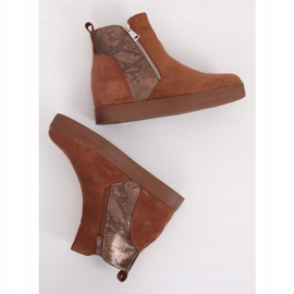 Stivali su un cammello con zeppa nascosta RQ235 Camel marrone 2