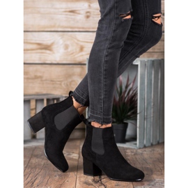 Bestelle Stivali slip-on su un palo nero 1