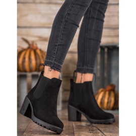 SDS Comodi stivali Chelsea su un post nero 2