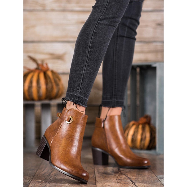 Ideal Shoes Stivali classici in ecopelle marrone 2