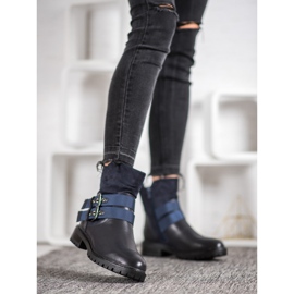 Erynn Lavoratori con una fibbia blu navy blu 1
