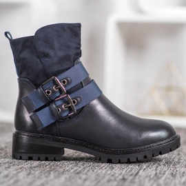 Erynn Lavoratori con una fibbia blu navy blu 2
