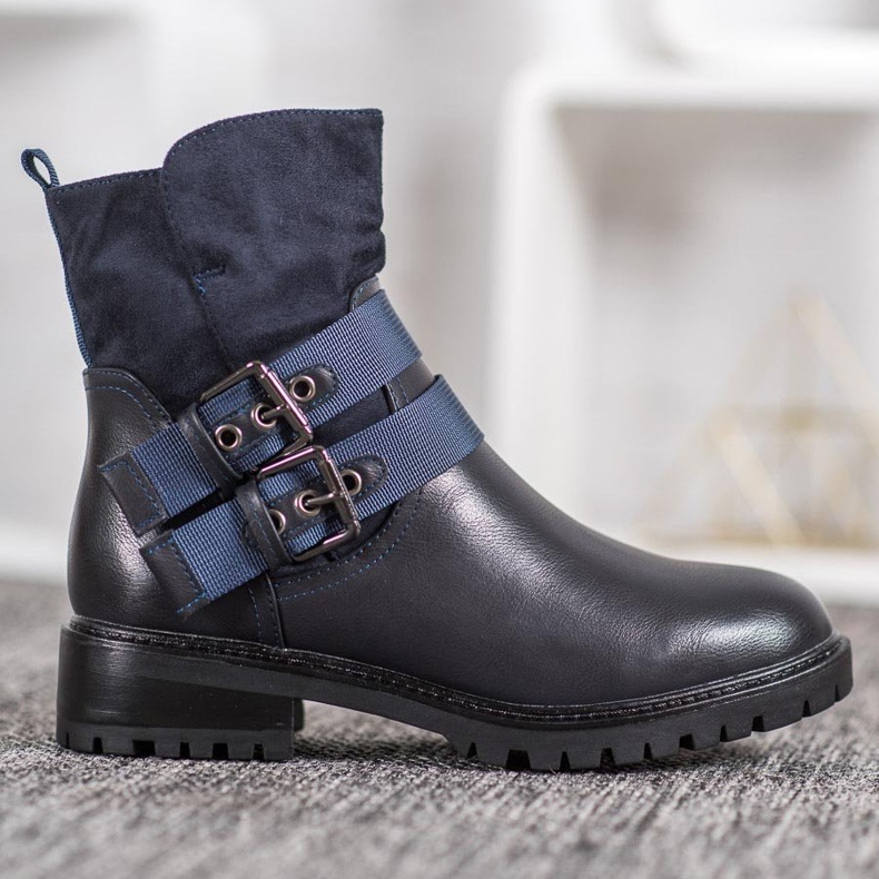 Erynn Lavoratori con una fibbia blu navy blu 2