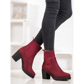 Erynn Stivali Chelsea slip-on su un palo rosso 2