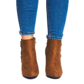 Stivaletti in pelle scamosciata su un post BS063 Camel marrone 1