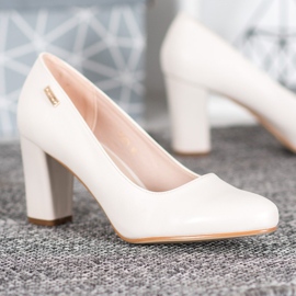 Sergio Leone Pompe comode su un pilastro marrone 1