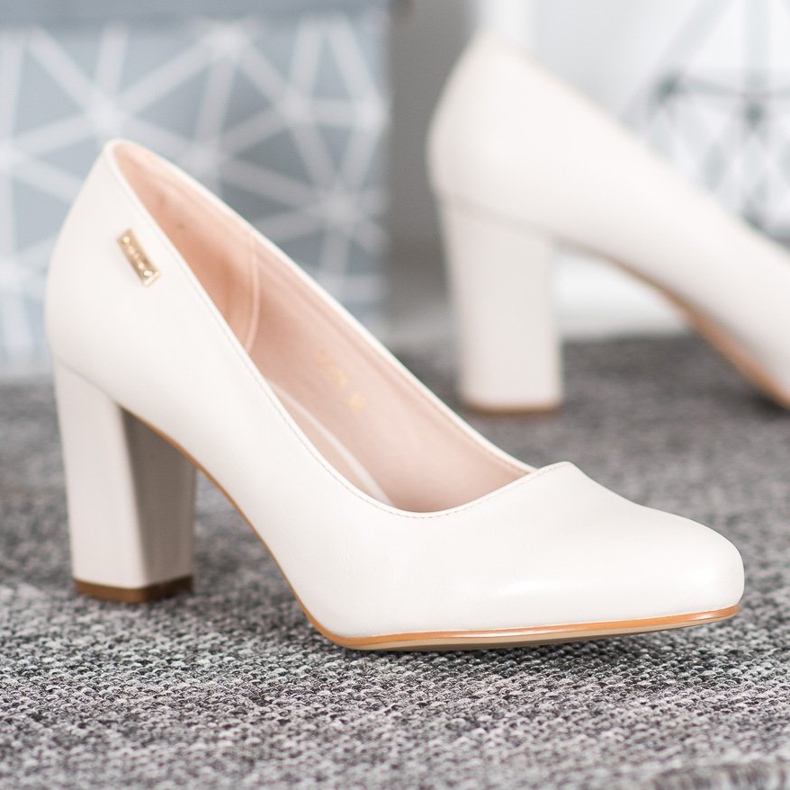 Sergio Leone Pompe comode su un pilastro marrone 1