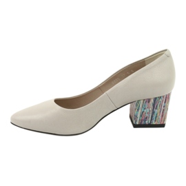 Kaniowski pompa su un tallone decorativo 0205 beige 2