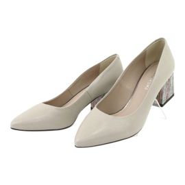 Kaniowski pompa su un tallone decorativo 0205 beige 3