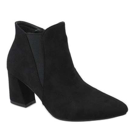 Stivaletti in camoscio nero sul post 4826 1
