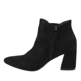 Stivaletti in camoscio nero sul post 4826 2