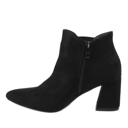 Stivaletti in camoscio nero sul post 4826 2