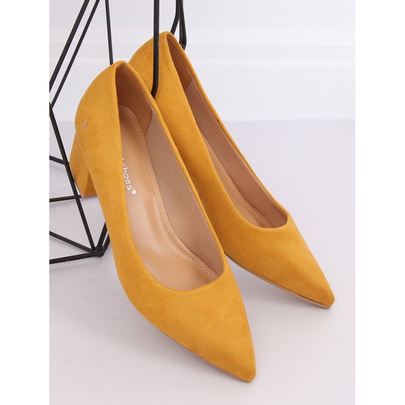 Décolleté con tacco basso miele A-3370 Giallo 1