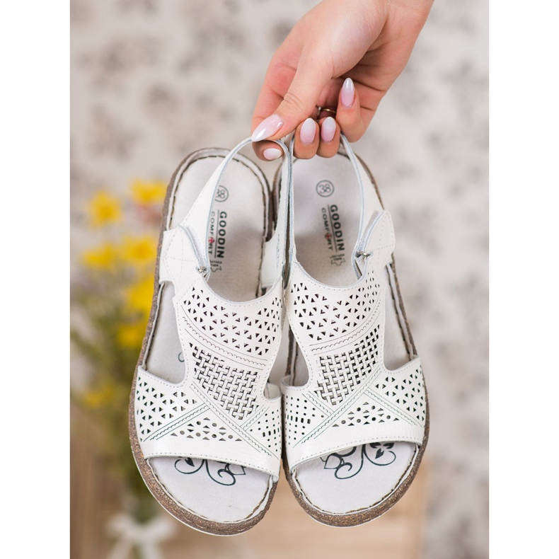 Goodin Sandali con zeppa traforati bianco 1