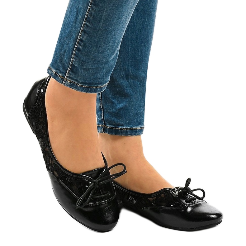 Ballerine stringate nere traforate 61305 nero 1