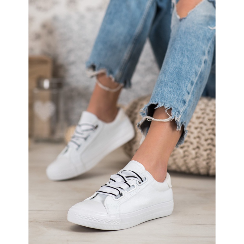 SHELOVET Comode scarpe da ginnastica in tessuto bianca 1