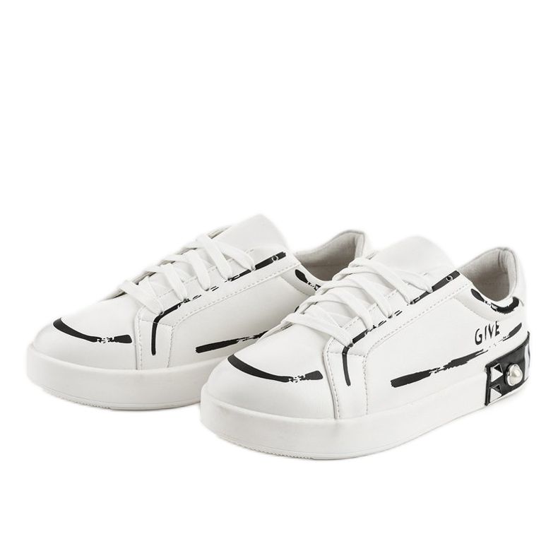 Sneakers bianche decorate con borchie G272 bianco 1