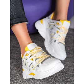 Small Swan Comode scarpe da ginnastica in ecopelle bianco giallo 1