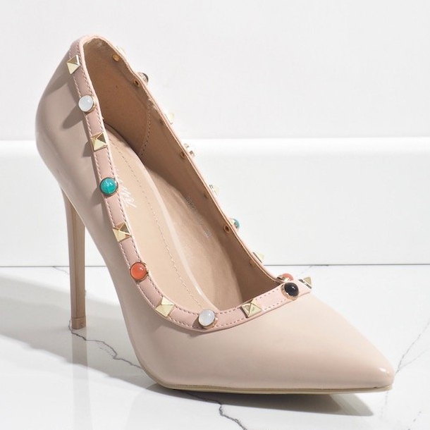 Tacchi laccati beige con borchie 98273-114 1