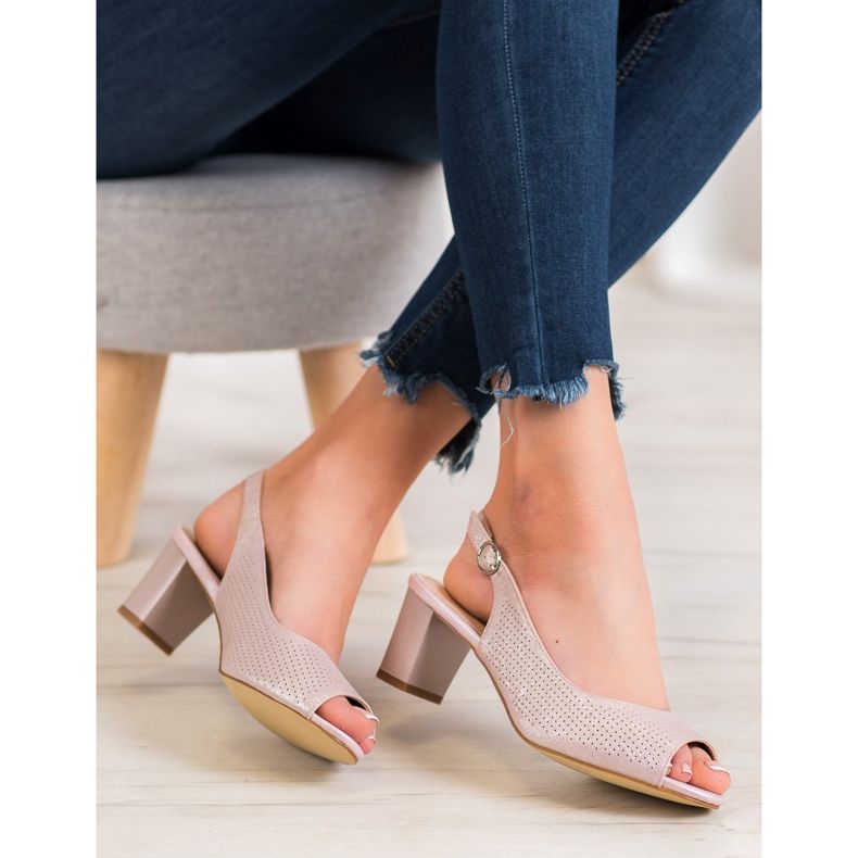 Sergio Leone Sandali traforati su un bar rosa 2